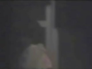 Скрит камера извън прозорец японки мадама мастурбира