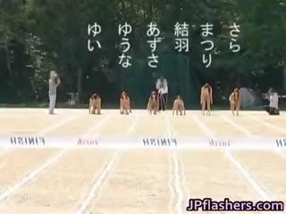 亚洲人 女孩 运行 一 裸体 track 和 场 part4