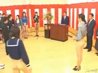 Vítejte na the napůl nahý asijské academy
