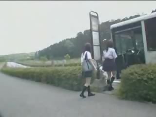 Japonesa sra y maníaco en autobús vid