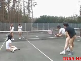 Japonské cvičené počas tenis hra