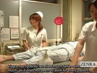 자막 옷을 입은 여성의 벌거 벗은 남성 일본의 간호사 병원 주무르기 사정