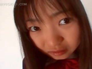 Юношески срамежлив азиатки enchantress и тя първи време с вибратор