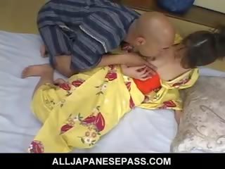 En chaleur grown-up japonais puma en une kimono manèges une dur bite