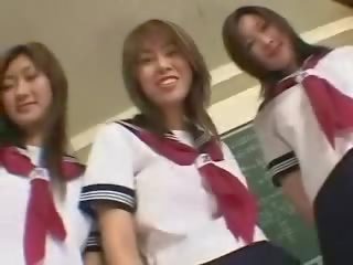 اليابانية بنات المدرسه في عمل