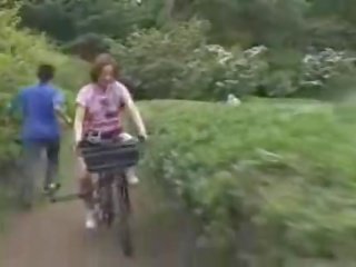 Jepang damsel masturbated while nunggang a specially modified x rated film bike!